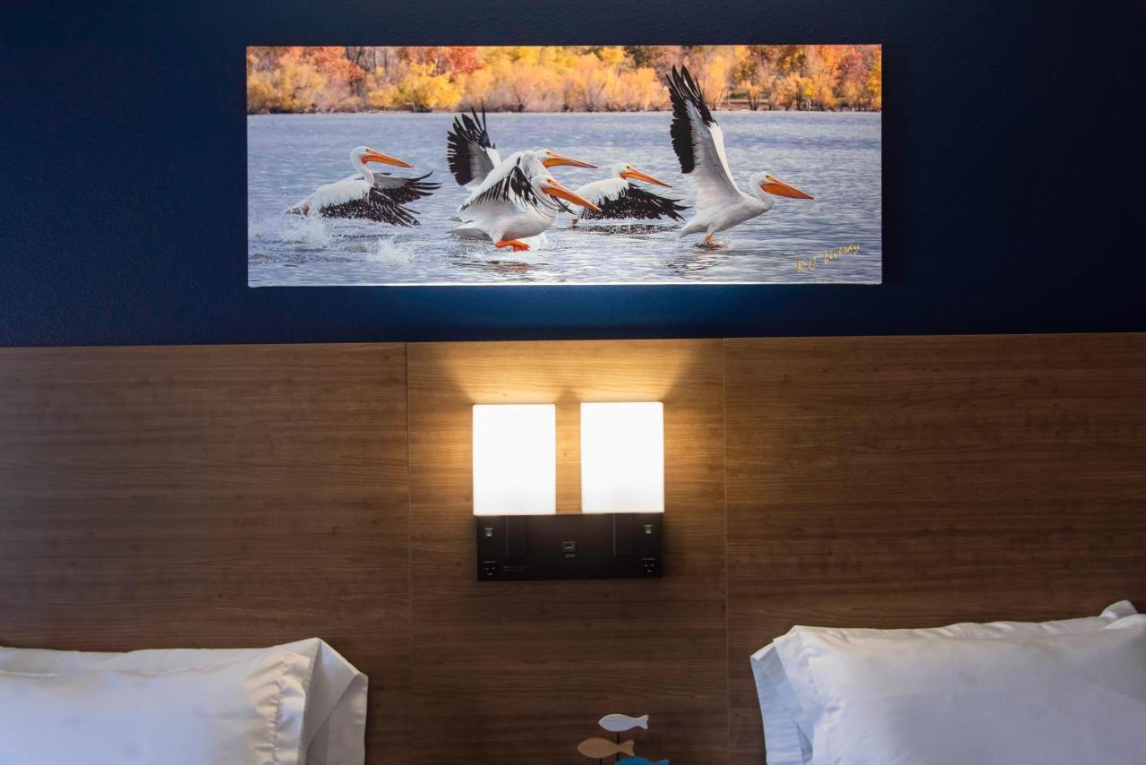 Hilltop Inn & Suites Grove 外观 照片