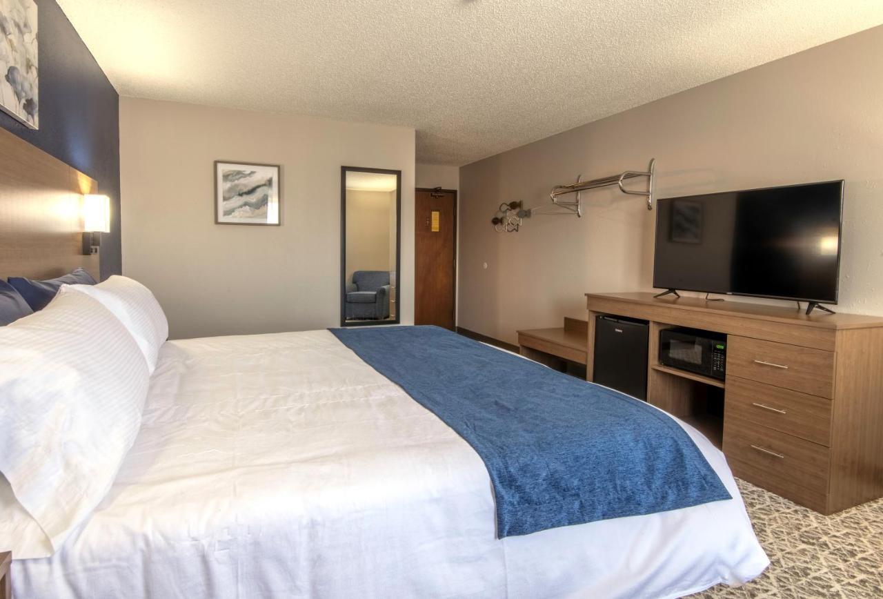 Hilltop Inn & Suites Grove 外观 照片