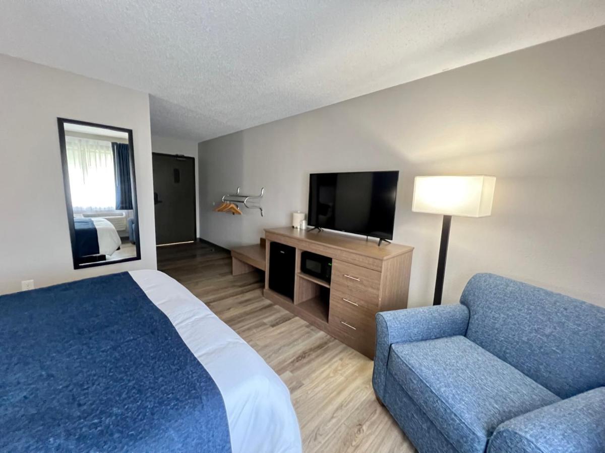 Hilltop Inn & Suites Grove 外观 照片